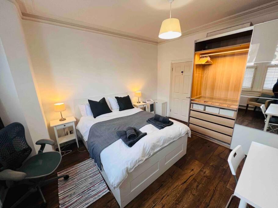 לונדון Lovely 2 Bedroom Ground Floor Flat With Garden. מראה חיצוני תמונה
