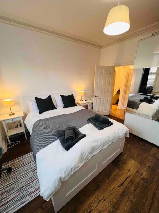 לונדון Lovely 2 Bedroom Ground Floor Flat With Garden. מראה חיצוני תמונה