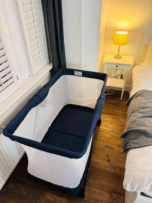 לונדון Lovely 2 Bedroom Ground Floor Flat With Garden. מראה חיצוני תמונה