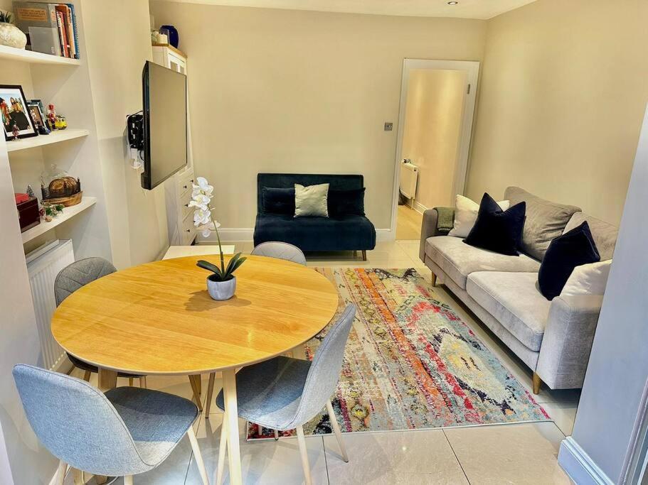 לונדון Lovely 2 Bedroom Ground Floor Flat With Garden. מראה חיצוני תמונה