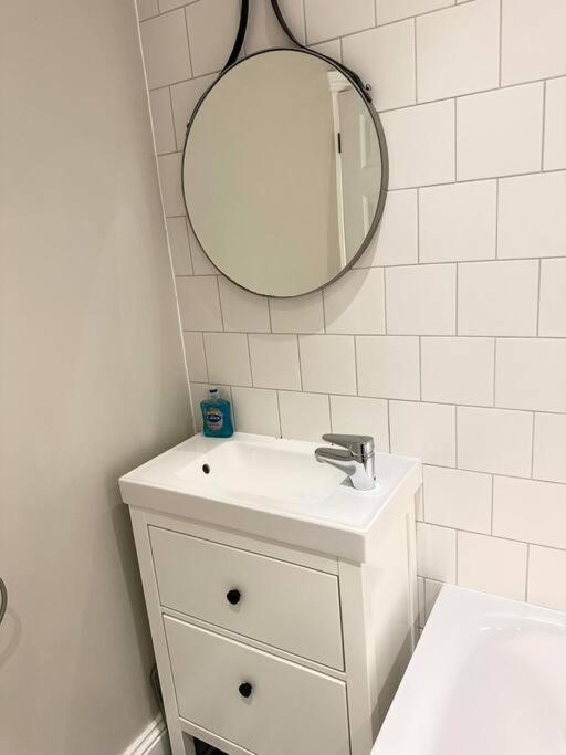 לונדון Lovely 2 Bedroom Ground Floor Flat With Garden. מראה חיצוני תמונה