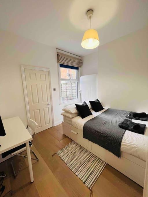 לונדון Lovely 2 Bedroom Ground Floor Flat With Garden. מראה חיצוני תמונה