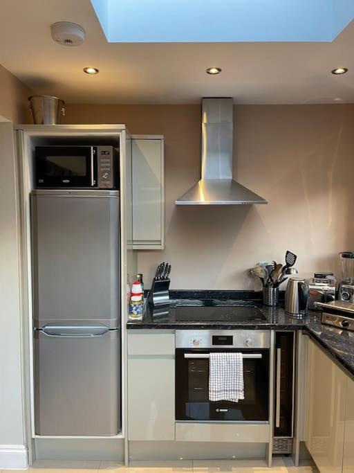 לונדון Lovely 2 Bedroom Ground Floor Flat With Garden. מראה חיצוני תמונה