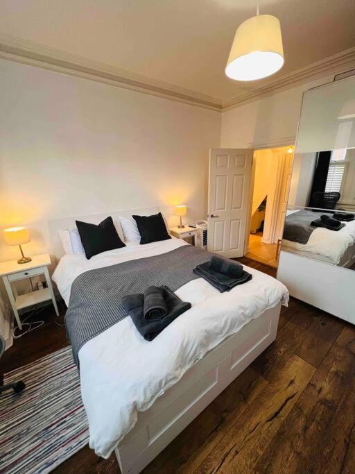 לונדון Lovely 2 Bedroom Ground Floor Flat With Garden. מראה חיצוני תמונה