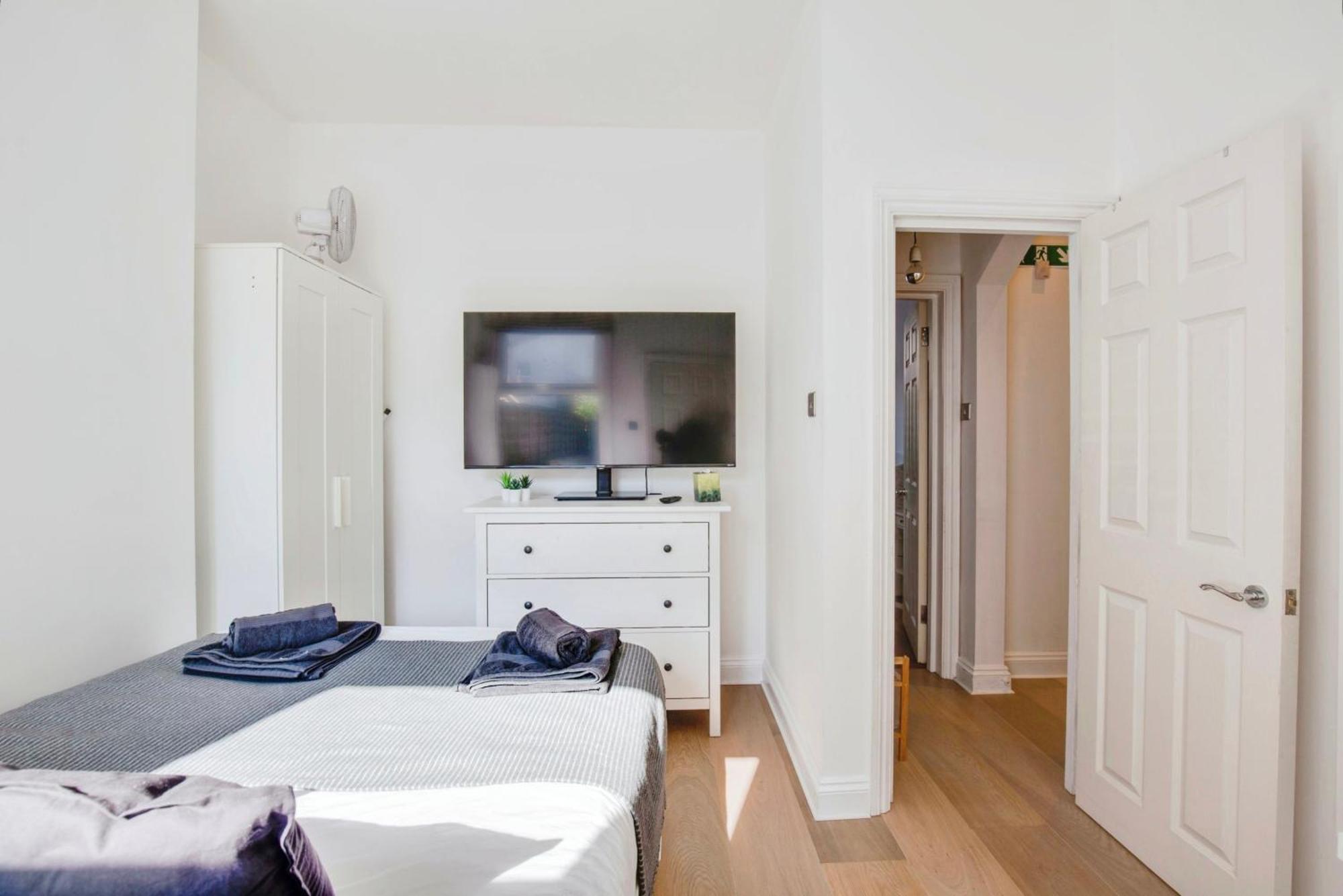 לונדון Lovely 2 Bedroom Ground Floor Flat With Garden. מראה חיצוני תמונה